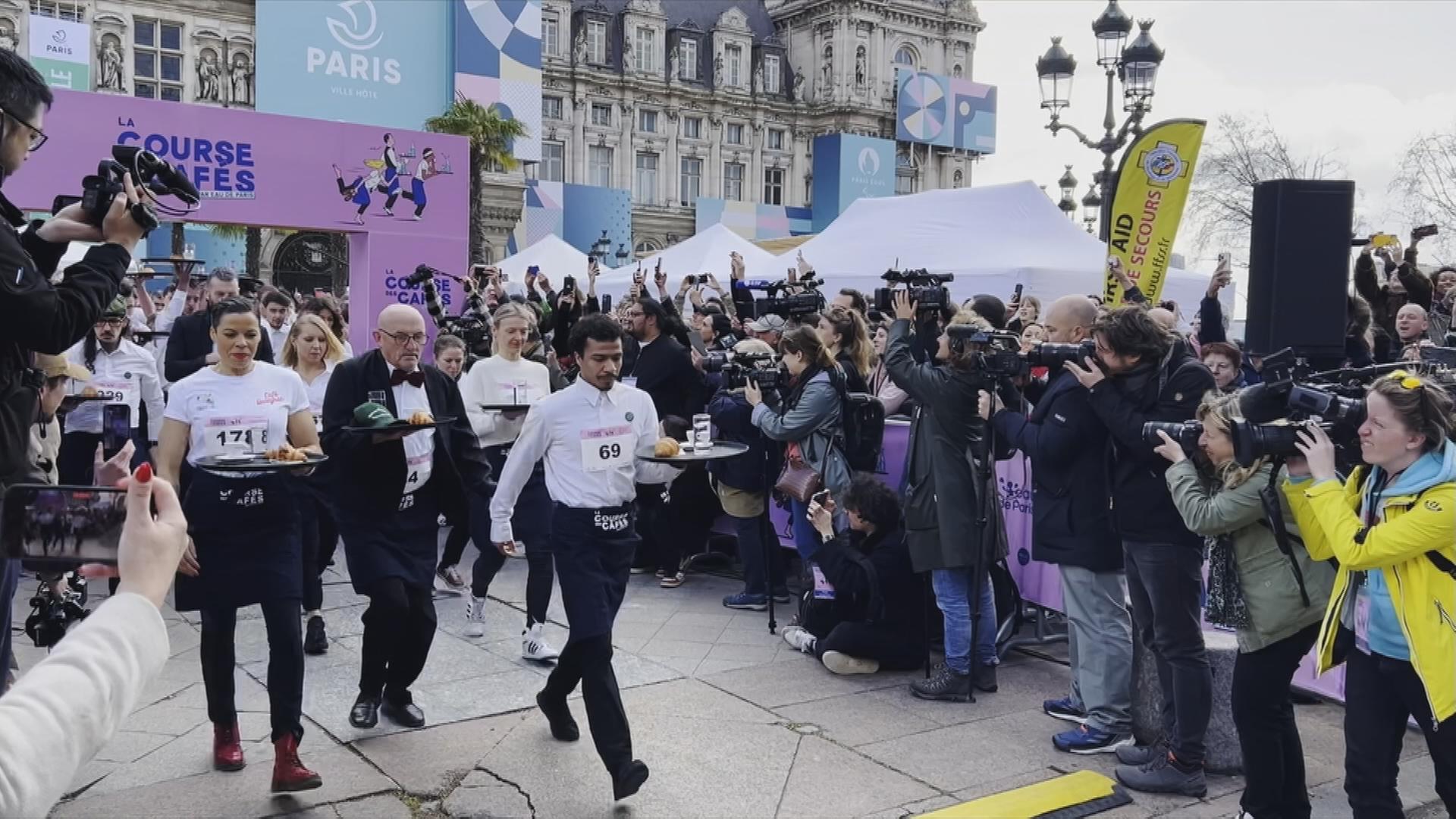 Paris: Wettlauf der Kellner