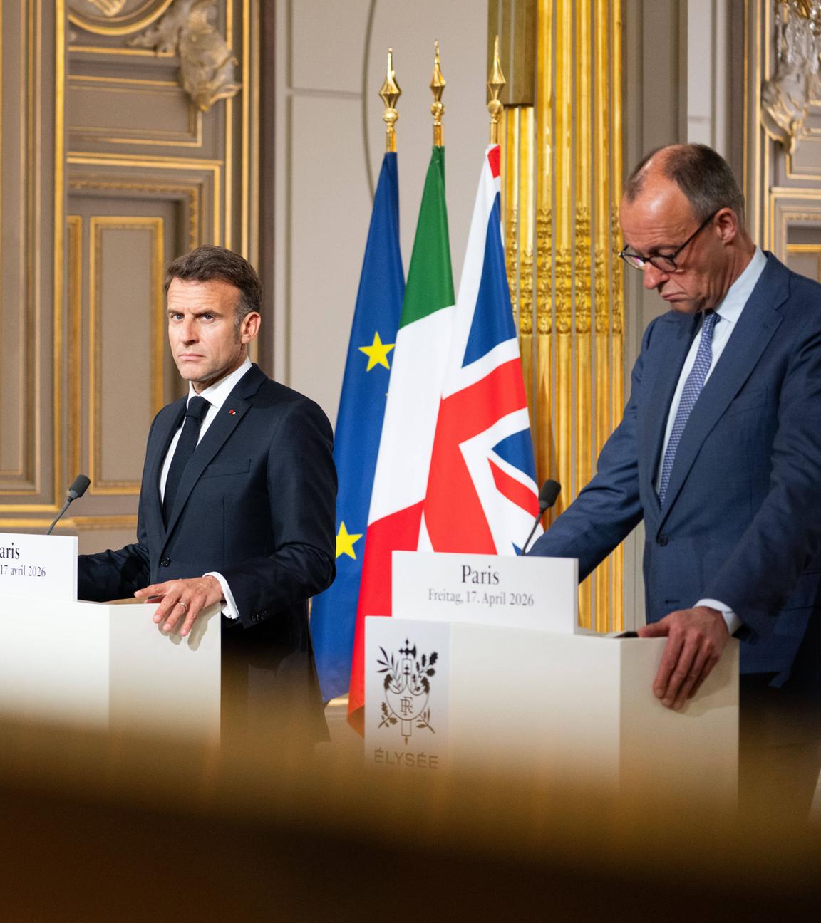 Die italienische Ministerpräsidentin Giorgia Meloni, der britische Premierminister Keir Starmer, der französische Präsident Emmanuel Macron und der deutsche Bundeskanzler Friedrich Merz (v.l.) sprechen während einer gemeinsamen Pressekonferenz im Anschluss an einen internationalen Gipfel zur Wiederöffnung der Straße von Hormus im Élysée-Palast in Paris am 17. April 2026. 