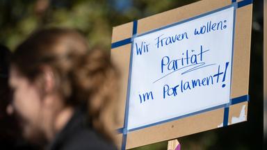 Plaka zur Parität