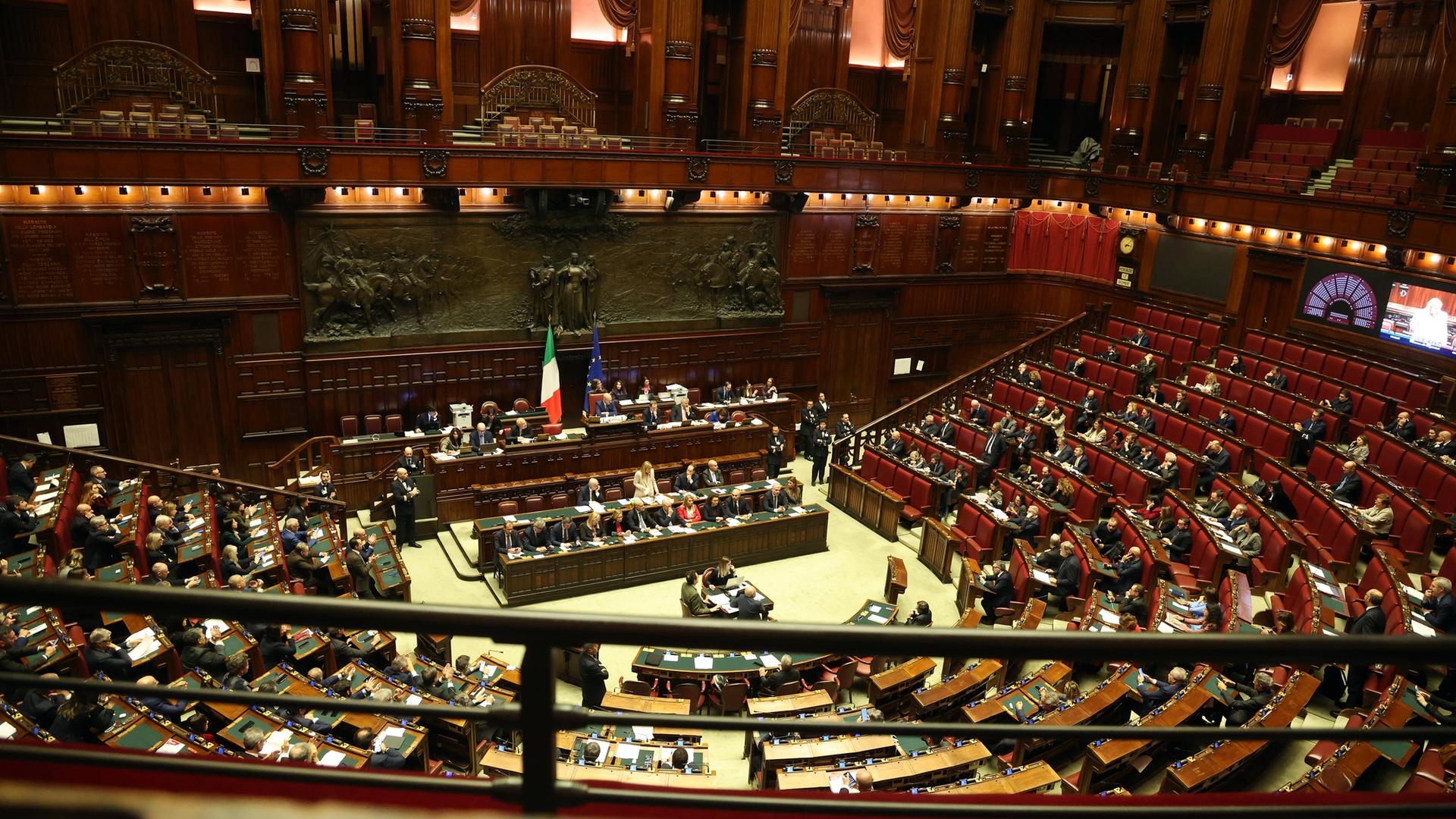 Giorgia Meloni, die Ministerpräsidentin von Italien, spricht in der Abgeordnetenkammer des Parlaments in Rom.