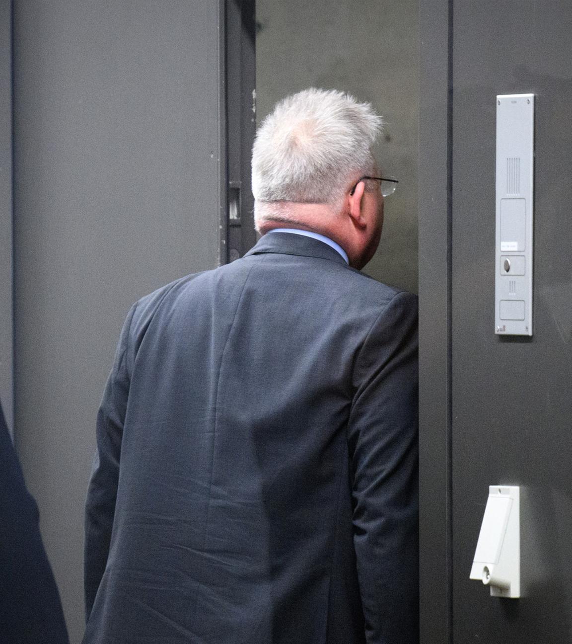 (Archiv) Der Chef des Bundesnachrichtendienst Bruno Kahl betritt den abhörsicheren Raum in dem das Parlamentarische Kontrollgremium tagt.