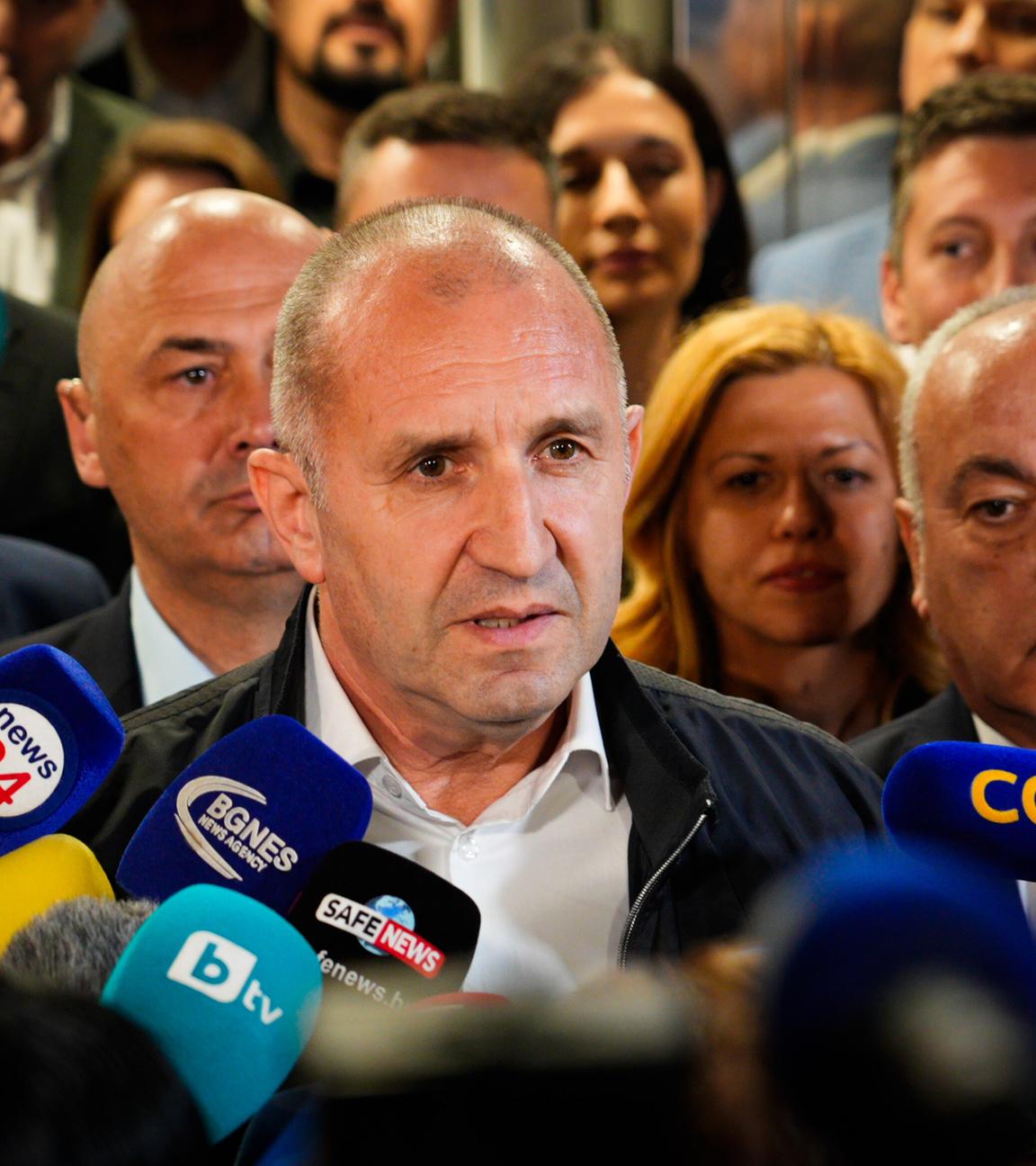 Bulgarien: Ex-Präsident Rumen Radew liegt bei der Parlamentswahl in Bulgarien mit seinem Mitte-Links-Bündnis vorn.