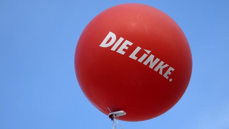 Roter Luftballon mit der Aufschrift: "Die Linke".