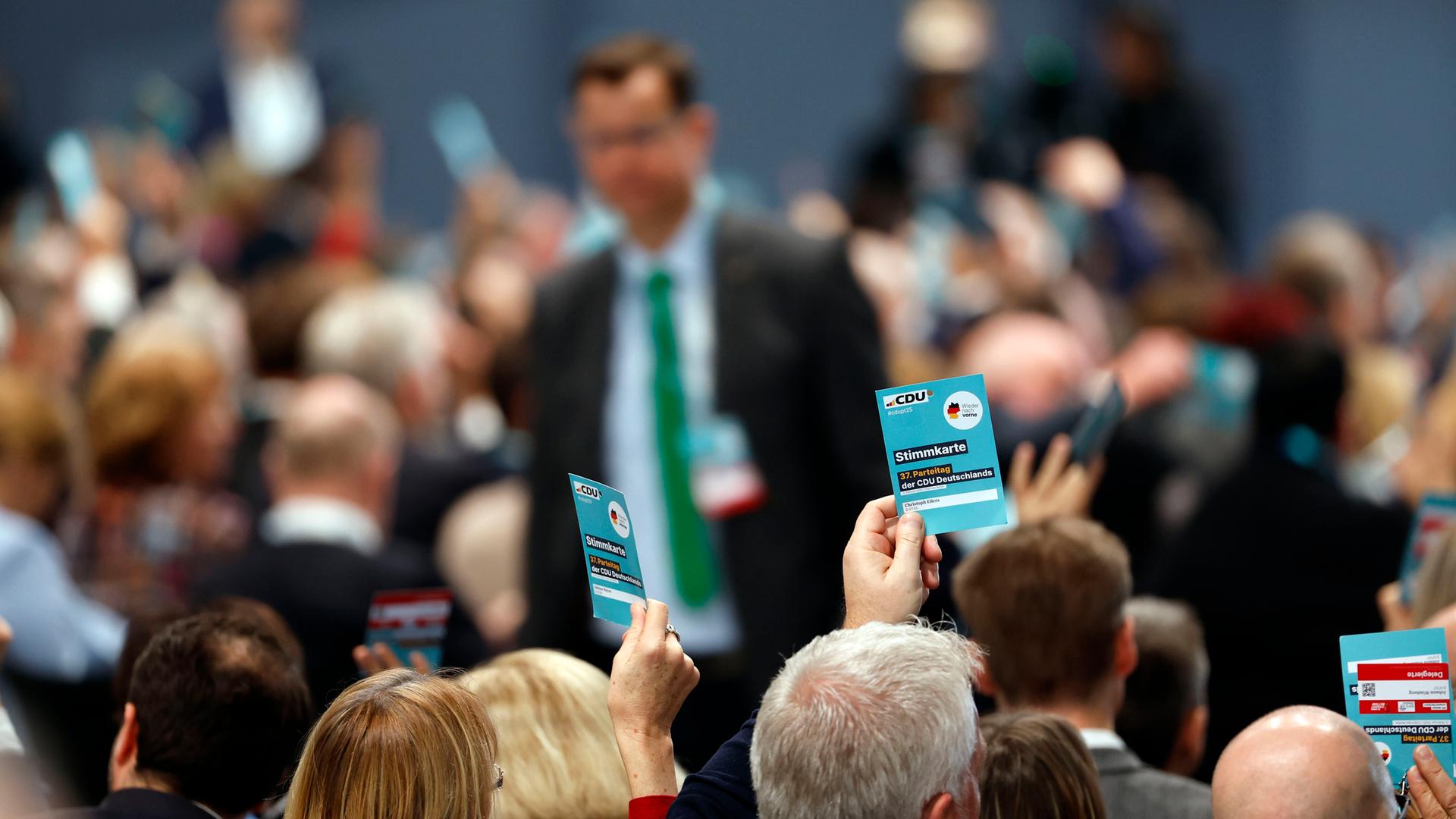 Abstimmung bei einem Parteitag der CDU (Archivbild)