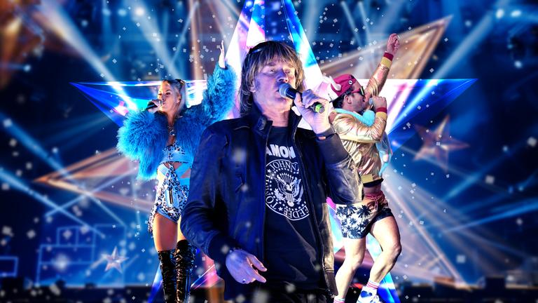 Collage mit einer Sängerin und zwei Sängern: Mickie Krause ist im Vordergrund, hinter ihm an beiden Seiten sind Isi Glück und Lorenz Büffel.