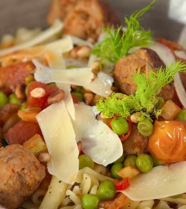 Pasta Mista mit Hackbällchen und Fenchel 