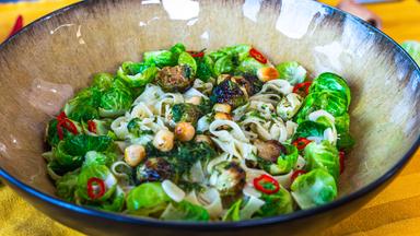 Pasta mit geröstetem Rosenkohl