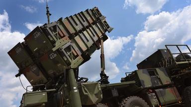 Ein Startgerät des Flugabwehrraketensystems Patriot steht beim Tag der Bundeswehr auf dem Fliegerhorst.