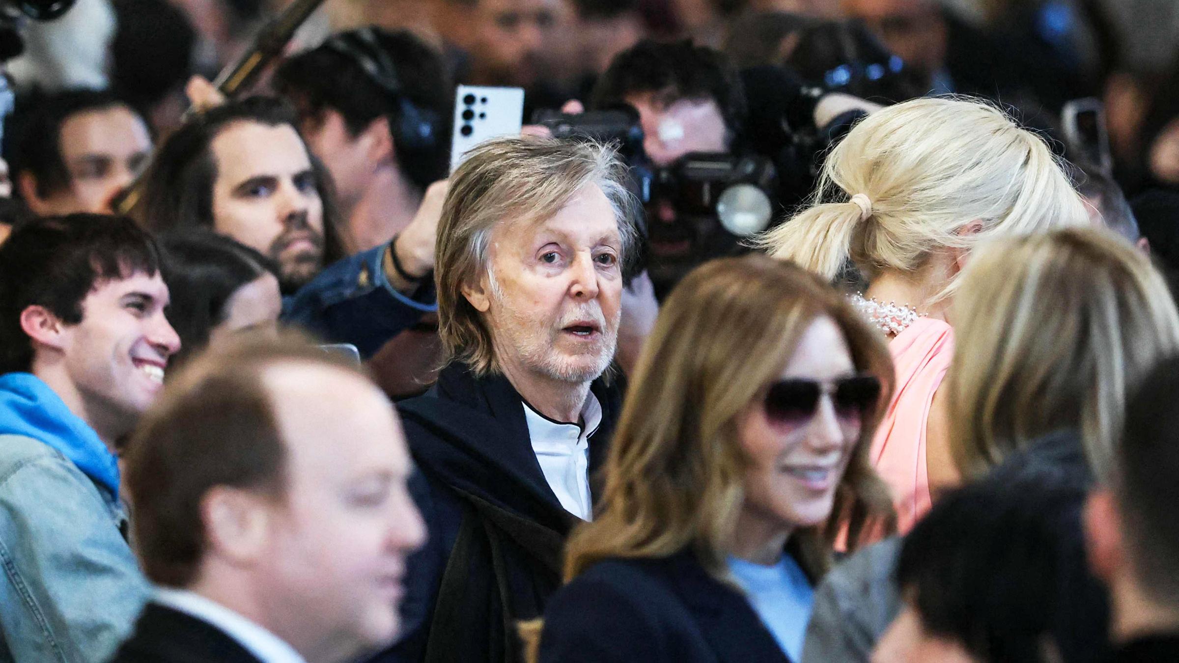 Der britische Singer-Songwriter Paul McCartney besucht die Modenschau von Stella McCartney zur Women’s Ready-to-Wear Herbst/Winter 2026-2027 während der Pariser Fashion Week.