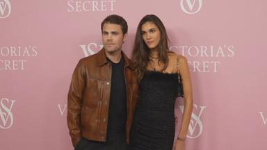 Paul Wesley und Natalie Kuckenburg verlobt