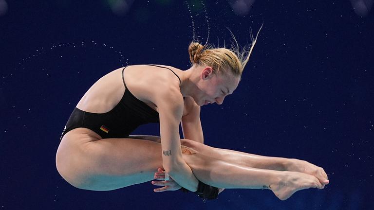 Pauline Pfeif startet für Deutschland im 10-Meter-Turmspringen bei der WM in Singapur.