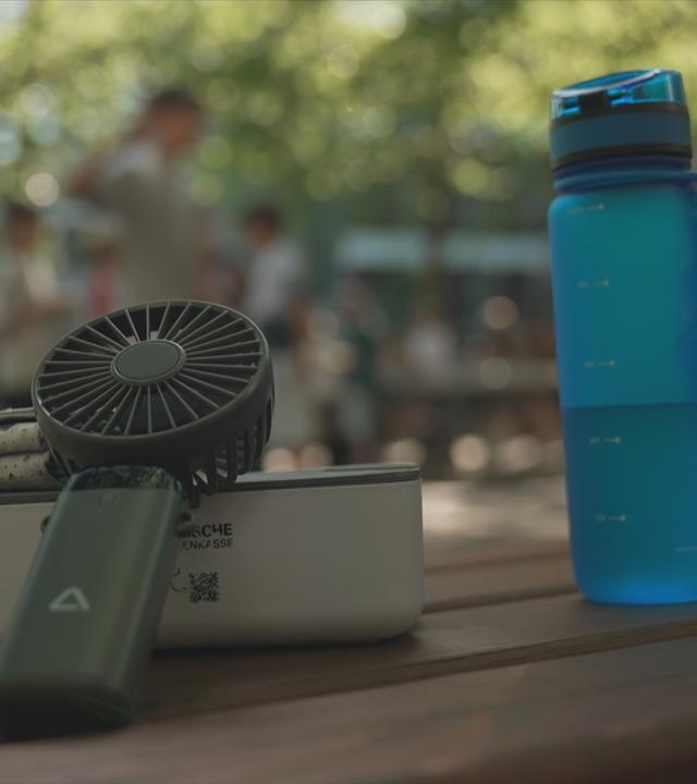Pausensnack in der Schule und Miniventilator