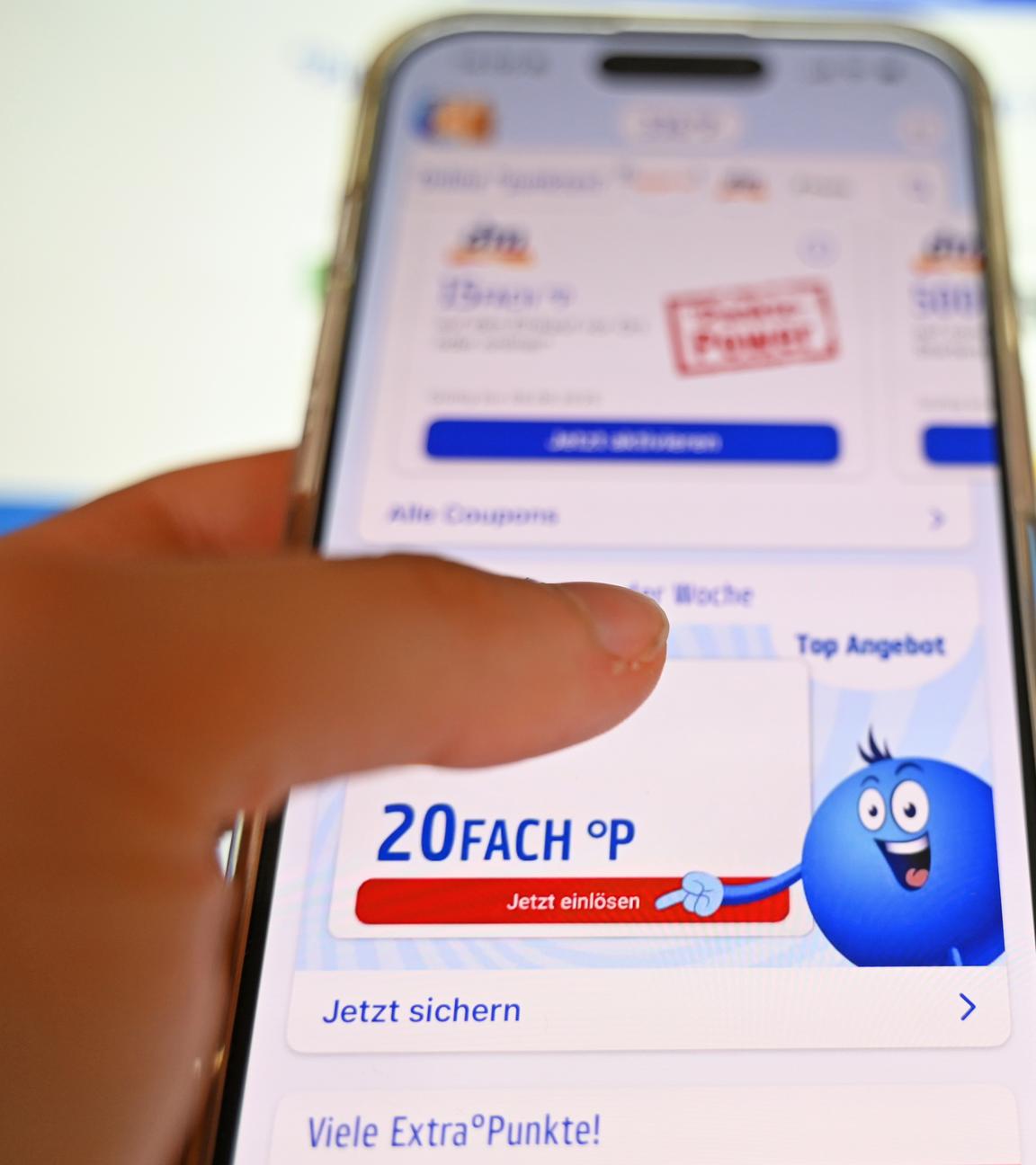 Auf einem Handy ist die Packback-App geöffnet