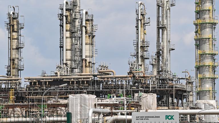Brandenburg, Schwedt: Anlagen auf dem Industriegelände der PCK-Raffinerie. Archivbild