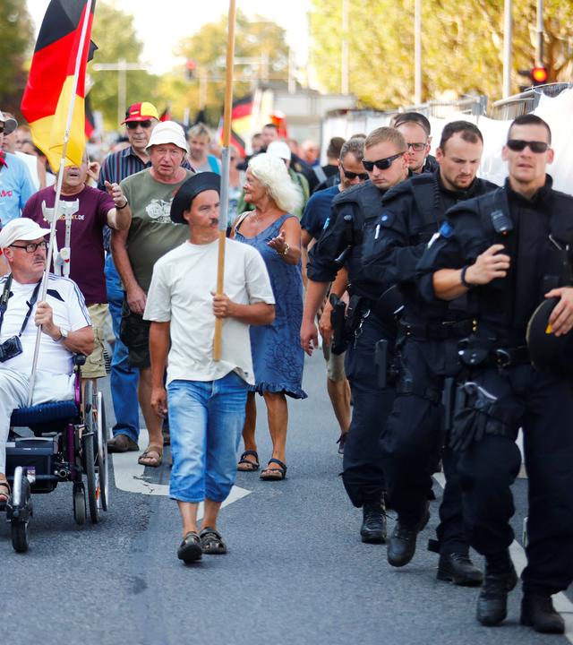 Protest am Rand des Besuches von Kanzlerin Merkel in Dresden