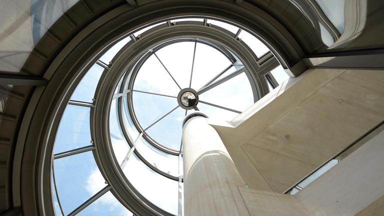 Treppenturm der Ausstellungshalle des Deutschen Historischen Museums in Berlin