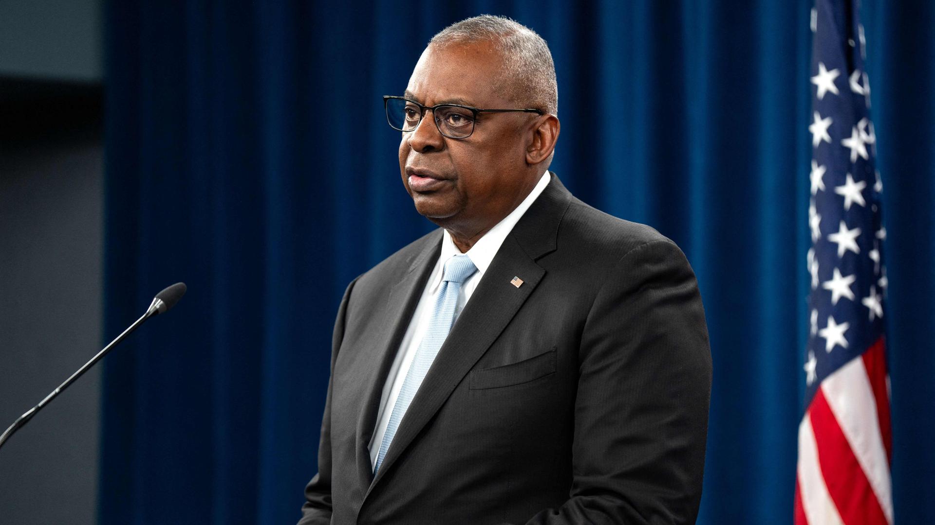 US-Verteidigungsminister Lloyd Austin spricht während einer Pressekonferenz.