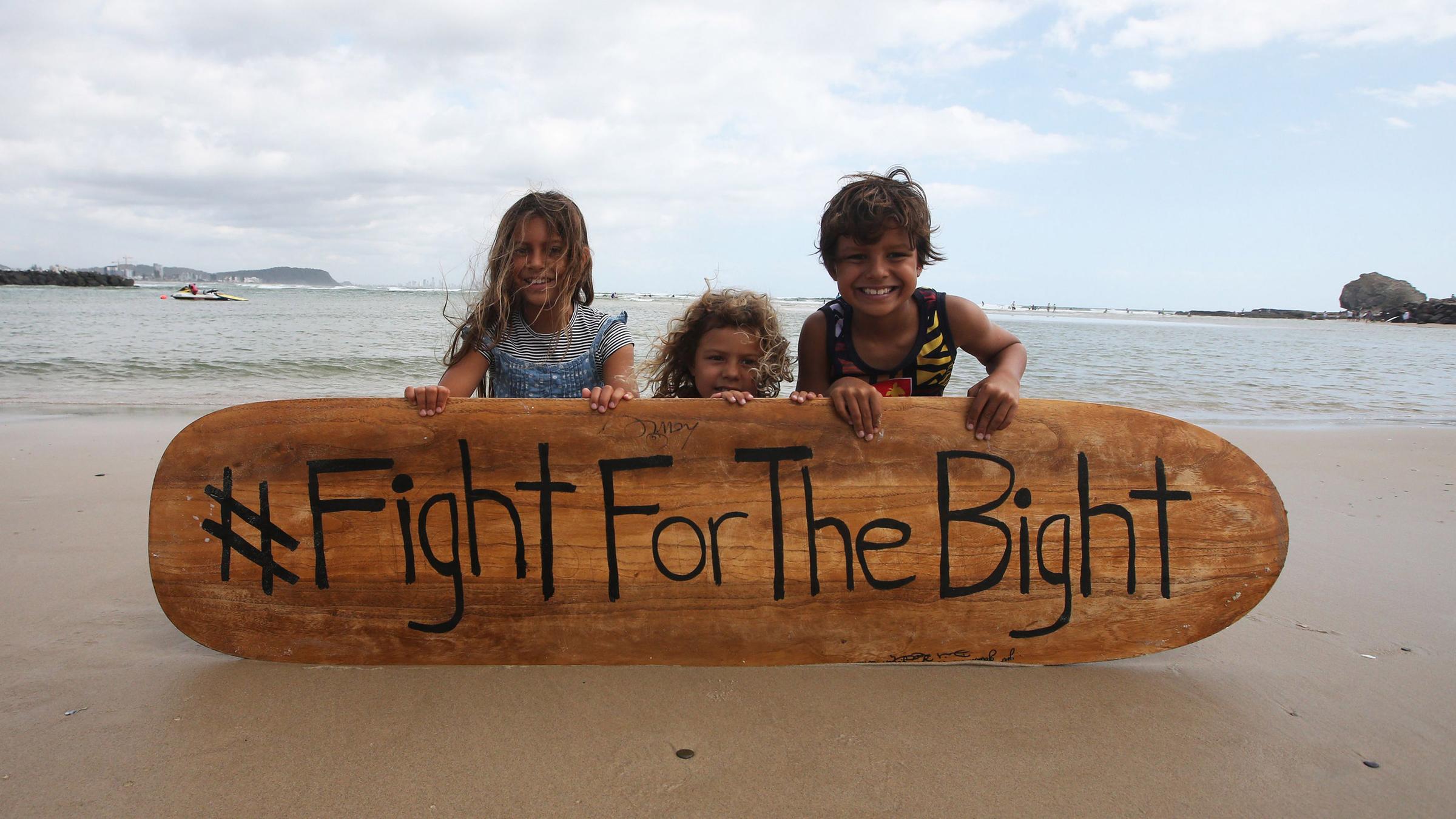 Umweltaktion am Bondi Beach - Kinder