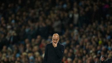Pep Guardiola reagiert bestürtzt beim Spiel zwischen Manchester City und Tottenham.
