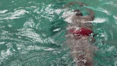 Person unter Wasser