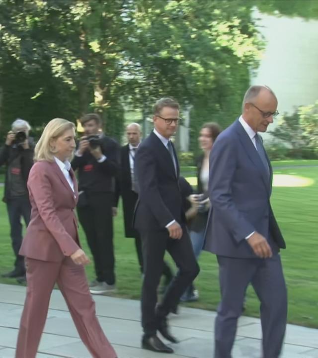 Friedrich Merz, Carsten Linnemann, Nina Warken und Philipp Amthor bei einer Pressekonferenz.