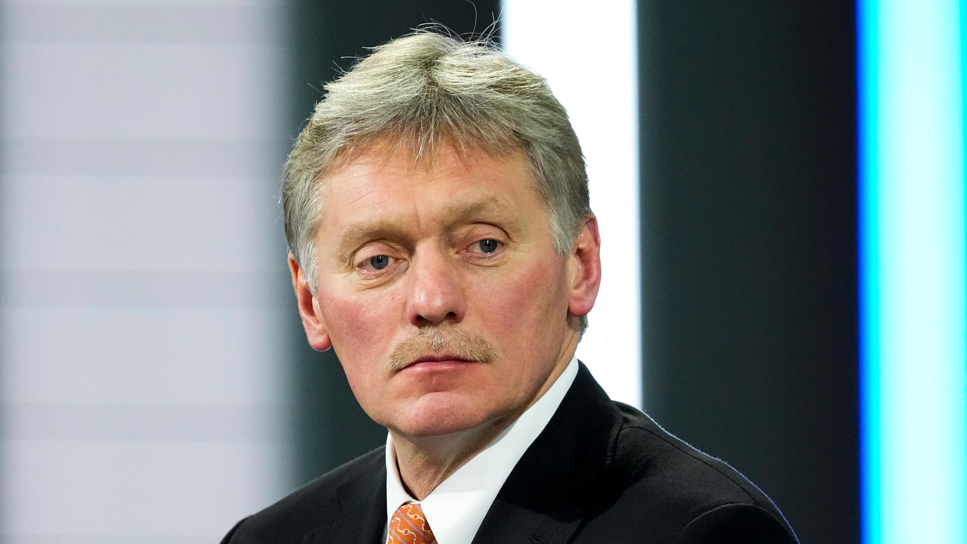 Kremlsprecher Dmitri Peskow spricht über die US-Hilfen für die Ukraine.