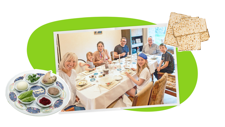 Eine jüdische Familie feiert an einem gedeckten Tisch das Pessachfest.