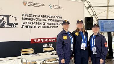 Das Bild zeigt die verstorbene Mitarbeiterin des Pest-Forschungsinstituts von Irkutsk bei einer russischen Seuchenübung im August 2026