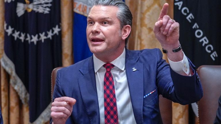 US-Verteidigungsminister Pete Hegseth bei einer Kabinettssitzung im Weißen Haus. 