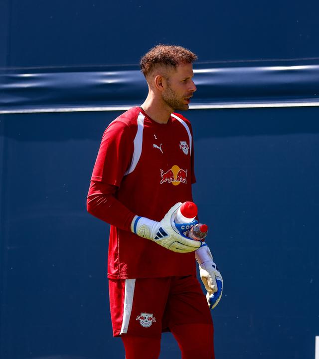 Peter Gulacsi beim Training im Dress von RB Leipzig