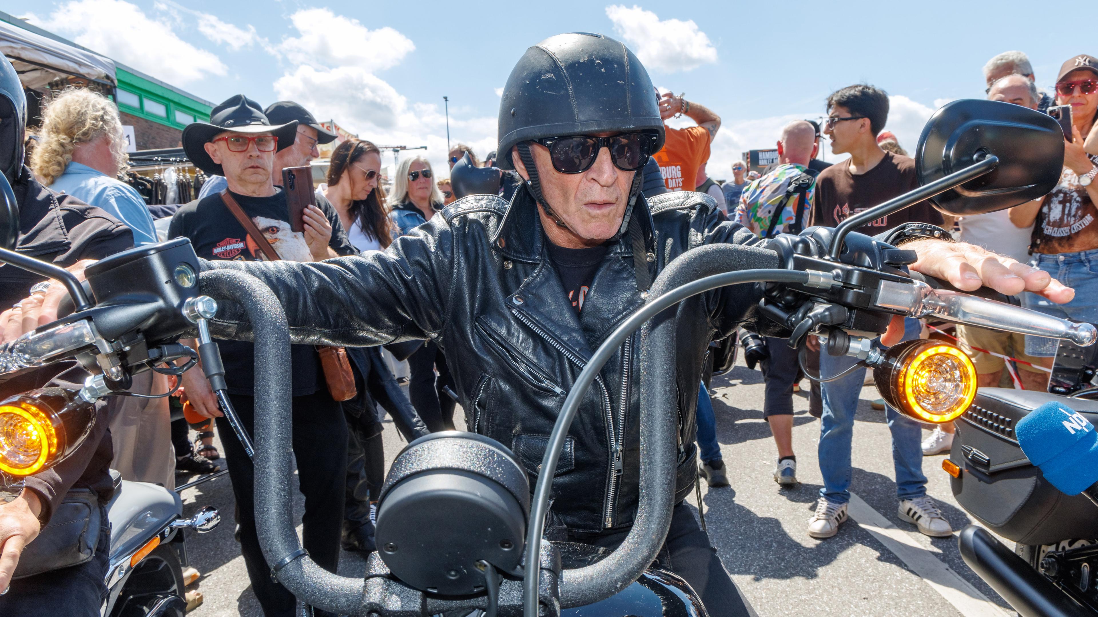 Peter Maffay führt Hamburger Biker-Parade an