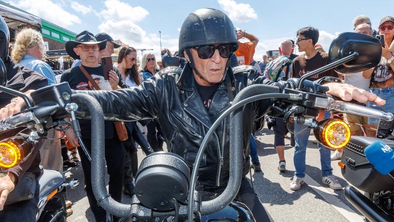 Peter Maffay führt Hamburger Biker-Parade an