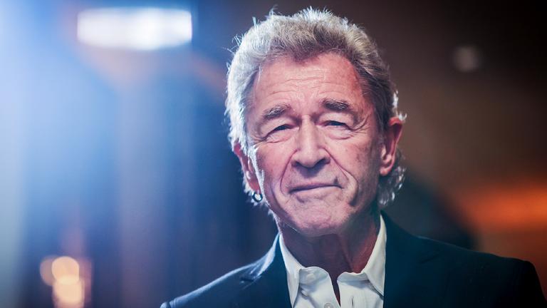 Peter Maffay ist 75, seine Tochter Anouk 6. "Gala" erzählte er, für ihr Abitur wünsche er sich, dass er dann noch tanzen könne und auf ihrem Abi-Ball den ersten Tanz bekomme. (31.03.2025)