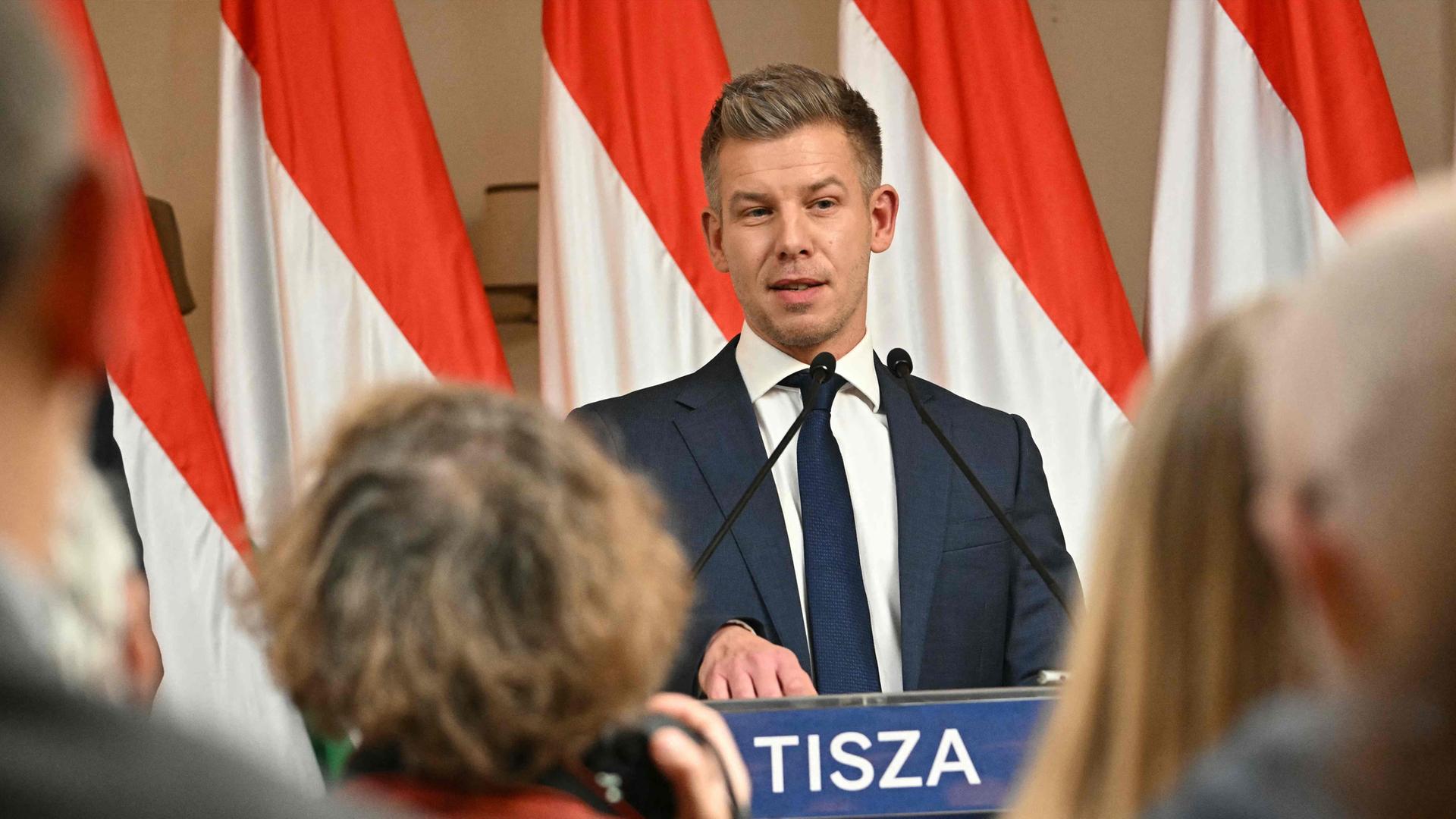 Der ungarischer Oppositionsführer Peter Magyar beantwortet Fragen während einer Pressekonferenz in Budapest, Ungarn. (Archiv)