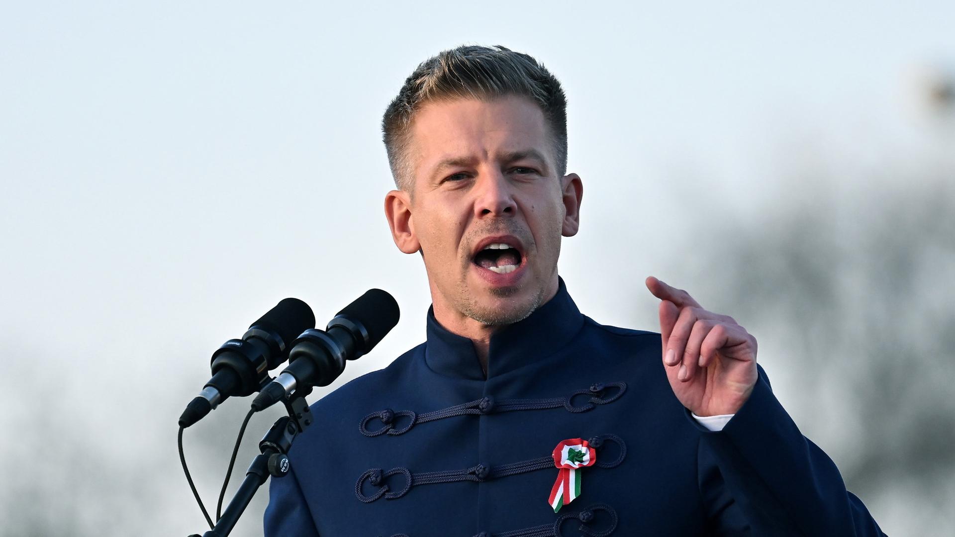 Peter Magyar während einer Rede in Budapest am 15.03.2026.