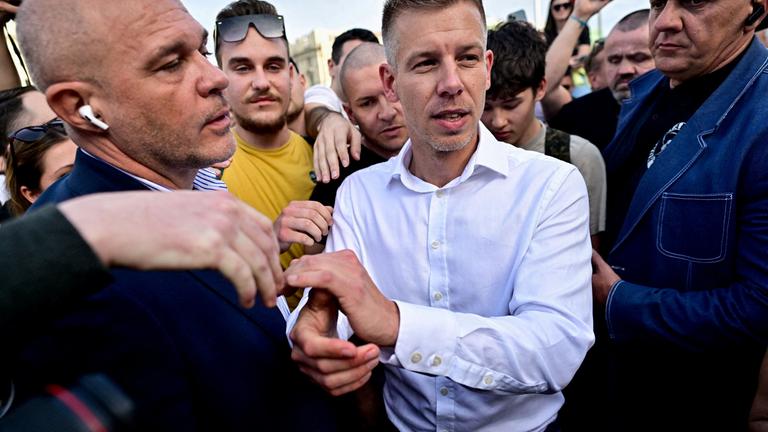 Petér Magyar bei Protesten gegen die ungarische Regierung.