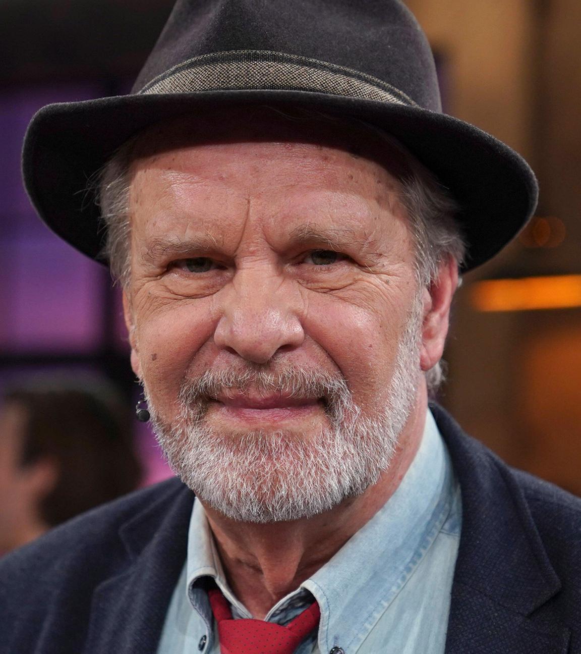 Peter Sattmann in einer Talkshow. (Archiv)