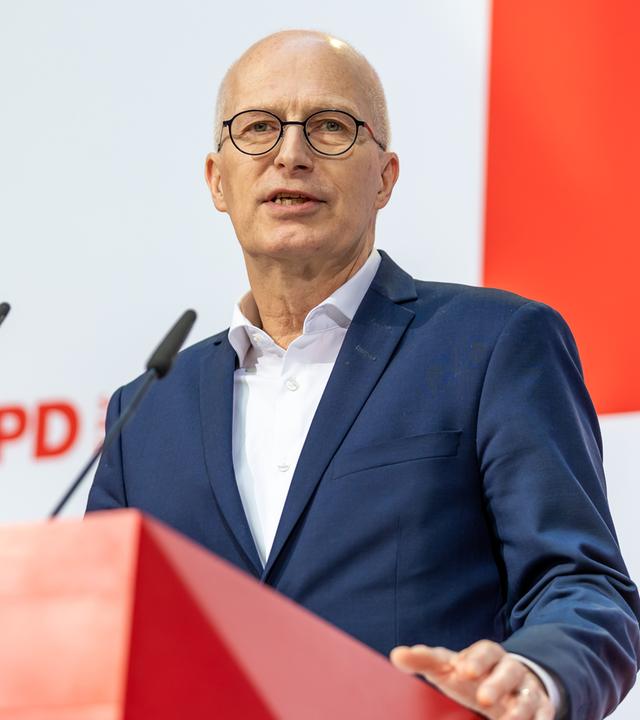 Peter Tschentscher, Spitzenkandidat der Buergerschaftswahl in Hamburg, bei einer Pressekonferenz der SPD im Willy-Brandt-Haus in Berlin