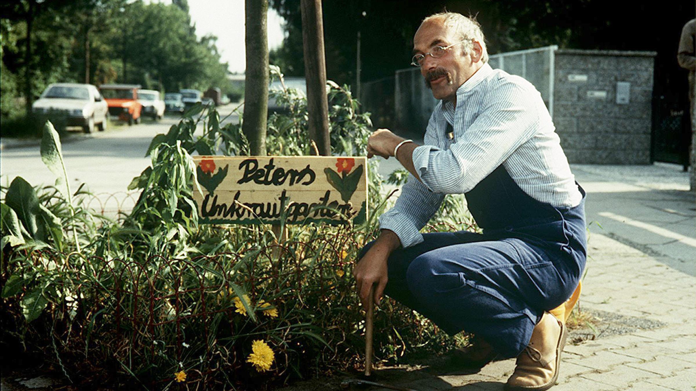 Peter (Peter Lustig) geht der Sache auf den Grund.
