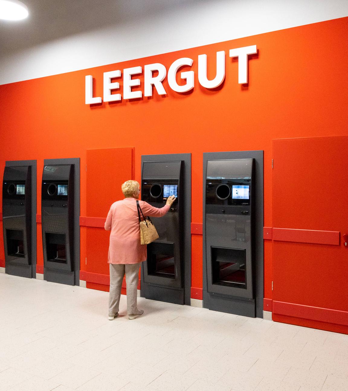 Pfandrückgabeautomat in einem Supermarkt