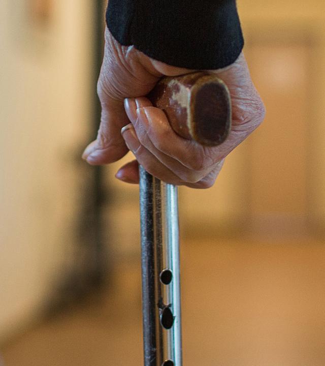Bewohnerinnen einer Wohngemeinschaft fuer Demenz-Kranke. (Archiv)