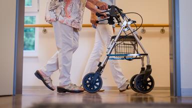 Die Pflegekassen fordern eine baldige Umsetzung der Pflegereform, um die Finanzierung zu sichern.
