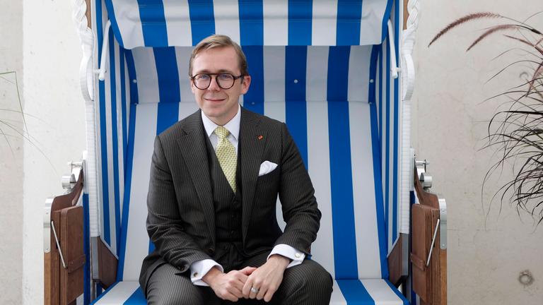 Philipp Amthor im Strandkorb