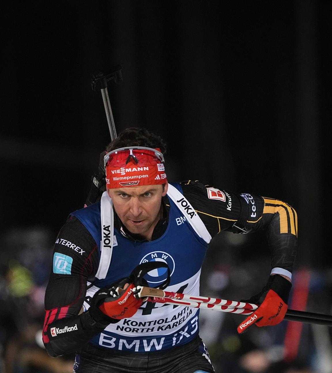 Der deutsche Biathlet Philipp Nawrath fährt nach dem Schießen im Biathlon World Cup in Kontiolahti weiter  