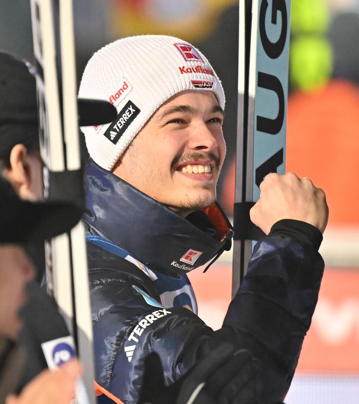 Skispringer Philipp Raimund (Deutschland) ballt am 01.02.2026 die Faust bei dem Skispringen Weltcup in Willingen.