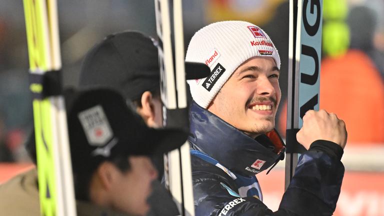 Skispringer Philipp Raimund (Deutschland) ballt am 01.02.2026 die Faust bei dem Skispringen Weltcup in Willingen.
