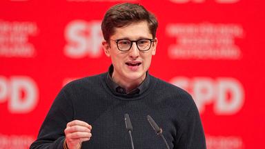 Philipp Türmer (SPD), Juso Bundesvorsitzender, spricht beim außerordentlichen SPD-Bundesparteitag am 11. Januar.