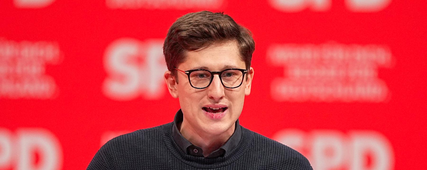 Juso Bundesvorsitzender Philipp Türmer spricht beim außerordentlichen SPD-Bundesparteitag. 