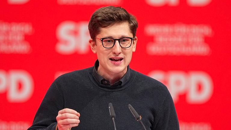 Juso Bundesvorsitzender Philipp Türmer spricht beim außerordentlichen SPD-Bundesparteitag. 