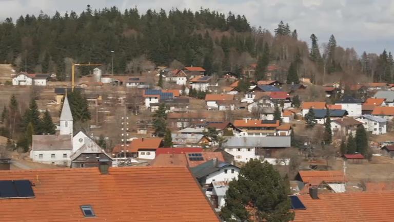 Bayern, Philippsreut: Blick über den Ort Philippsreut.